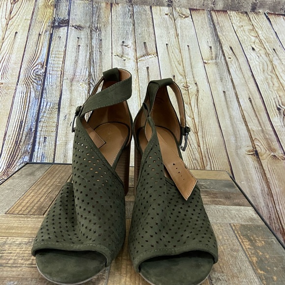 Universal Thread olive open toe suede heal 11 Wide - Picture 2 of 6